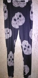 NWOT Skull Leggings